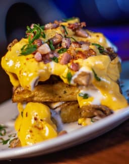 Panceta, cheddar y verdeo